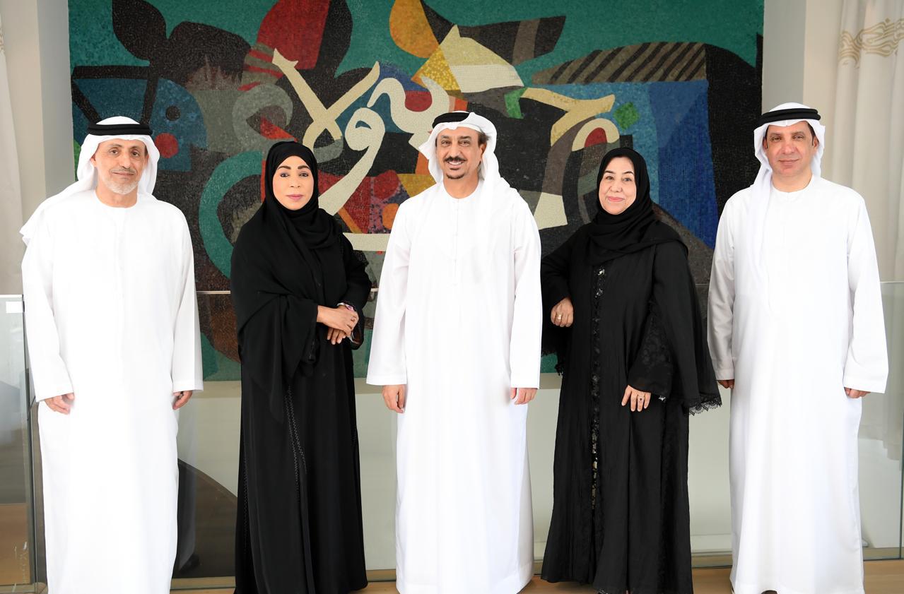 وفد من جمعية الصحفيين الإماراتية  يزور مبنى ديواني للمصمم الإماراتي المبدع هشام المظلوم